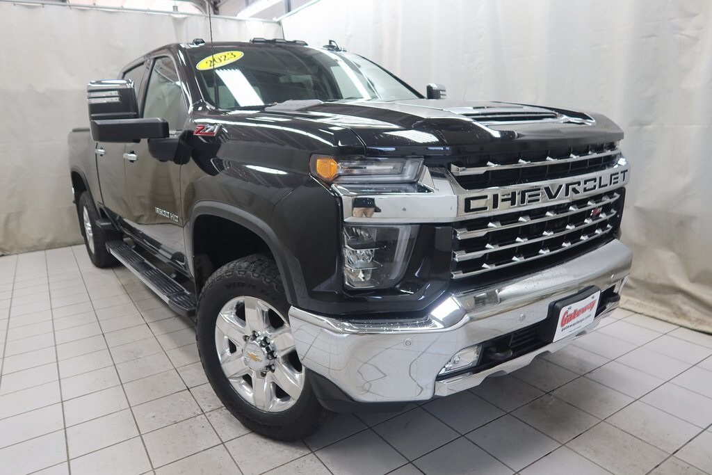 2023 Chevrolet Silverado 3500HD LTZ photo 3