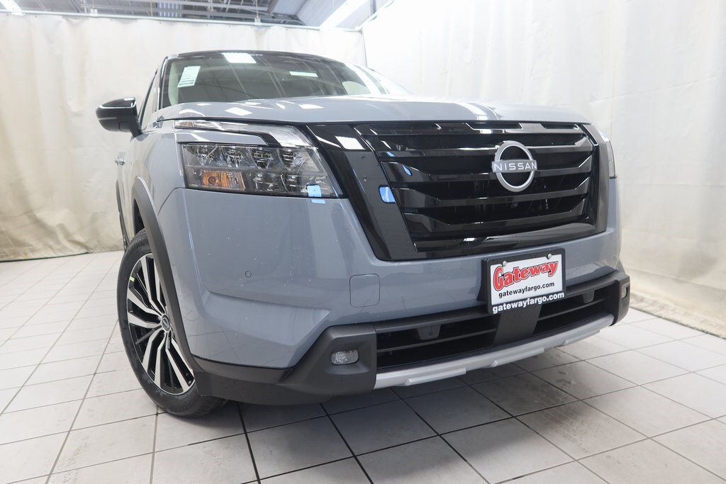 2025 Nissan Pathfinder Platinum photo 2