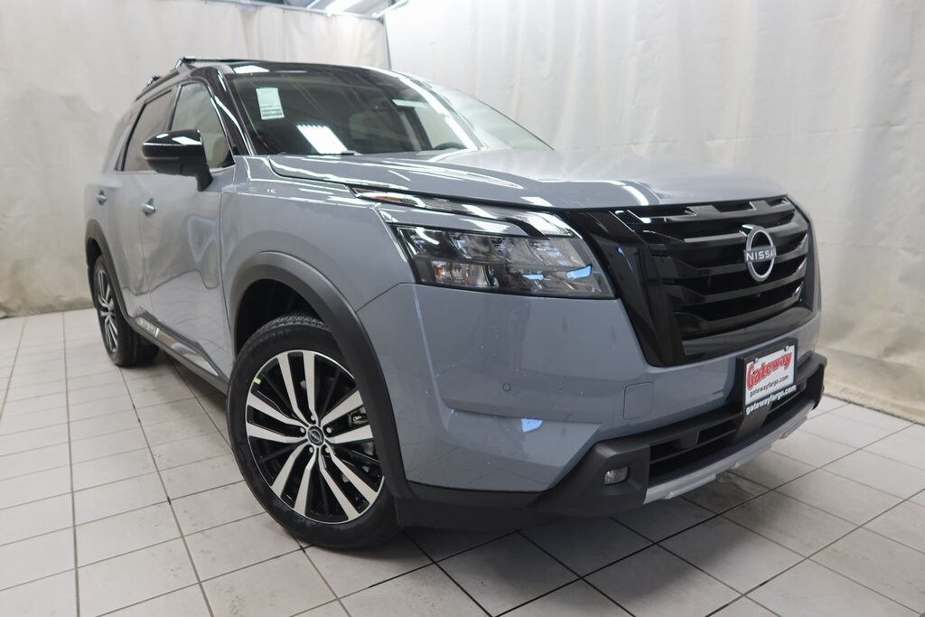 2025 Nissan Pathfinder Platinum photo 3