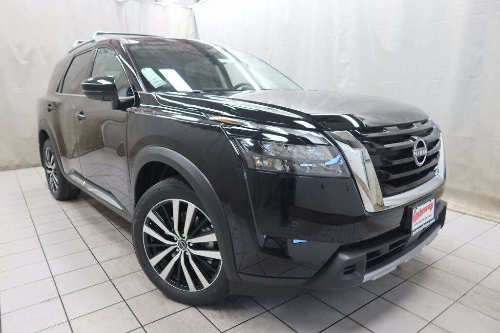 2025 Nissan Pathfinder Platinum photo 3