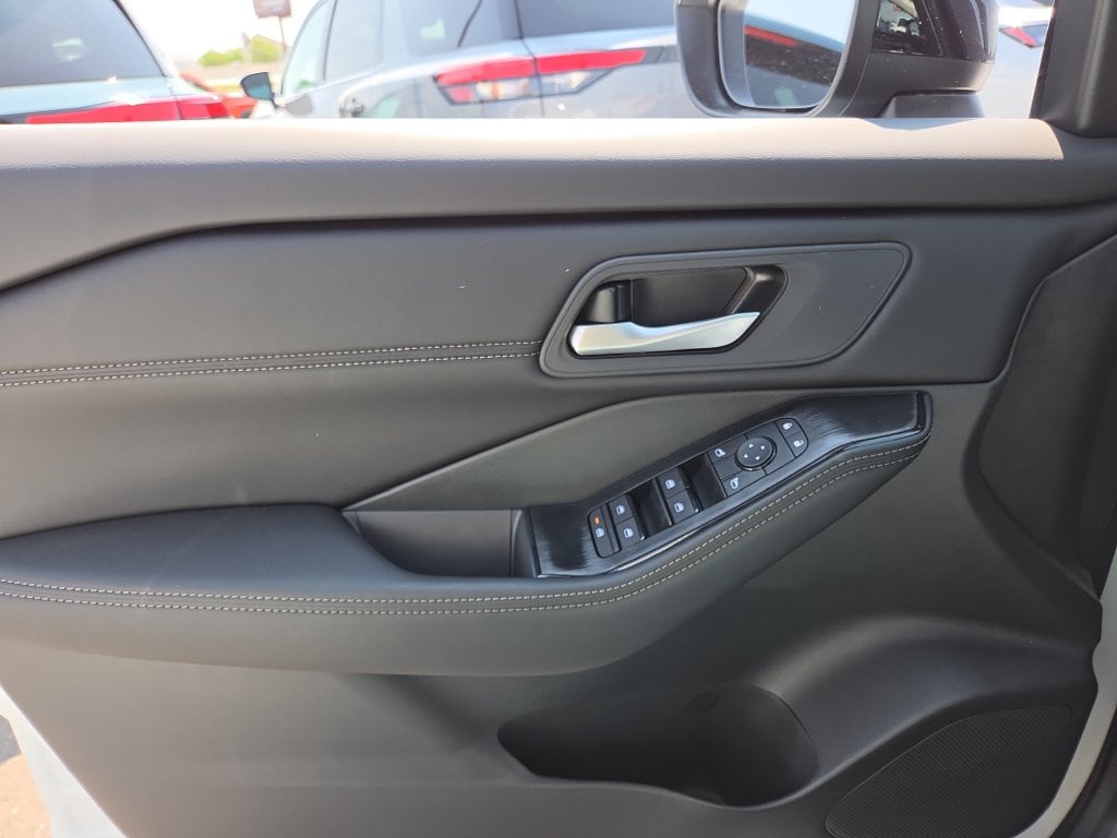 2026 Nissan Rogue Dark Armor - Photo 17