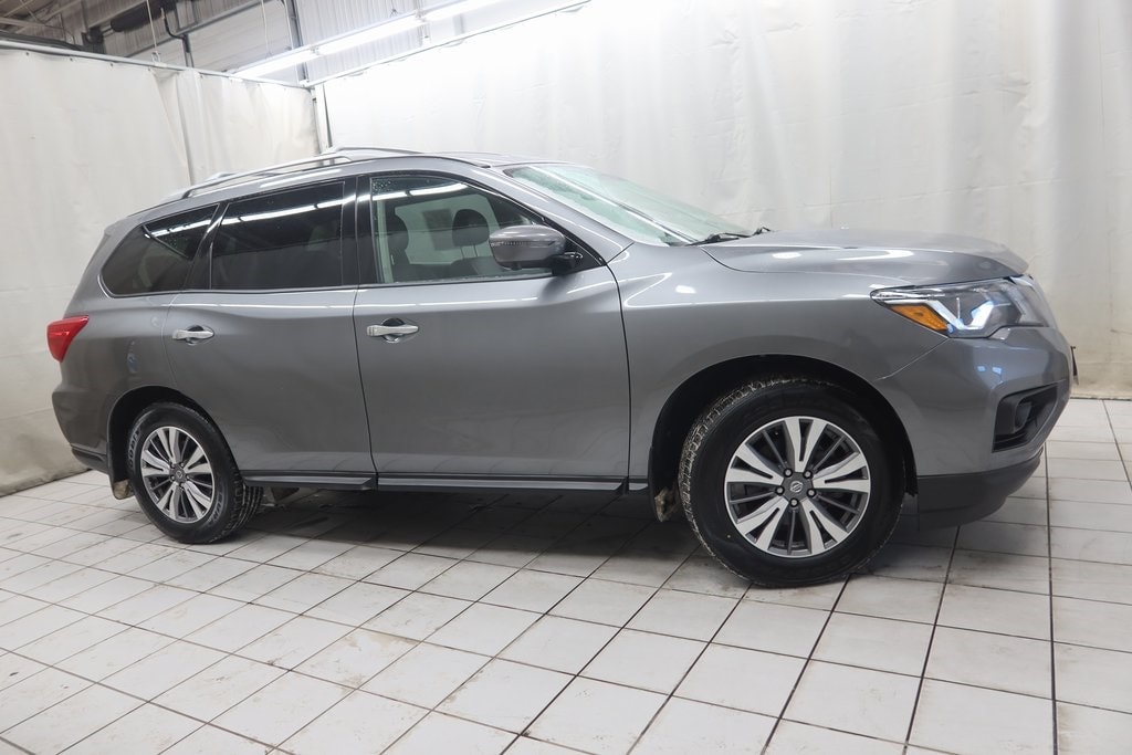 2020 Nissan Pathfinder SUV 