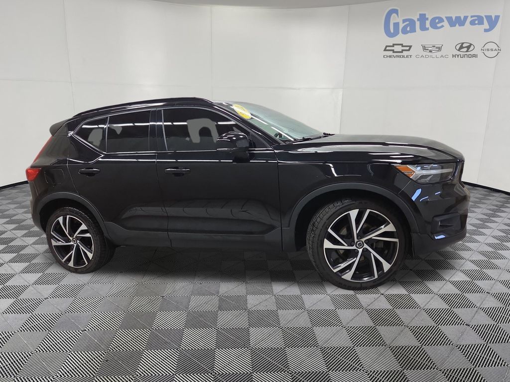 2021 Volvo XC40 T5 R-Design