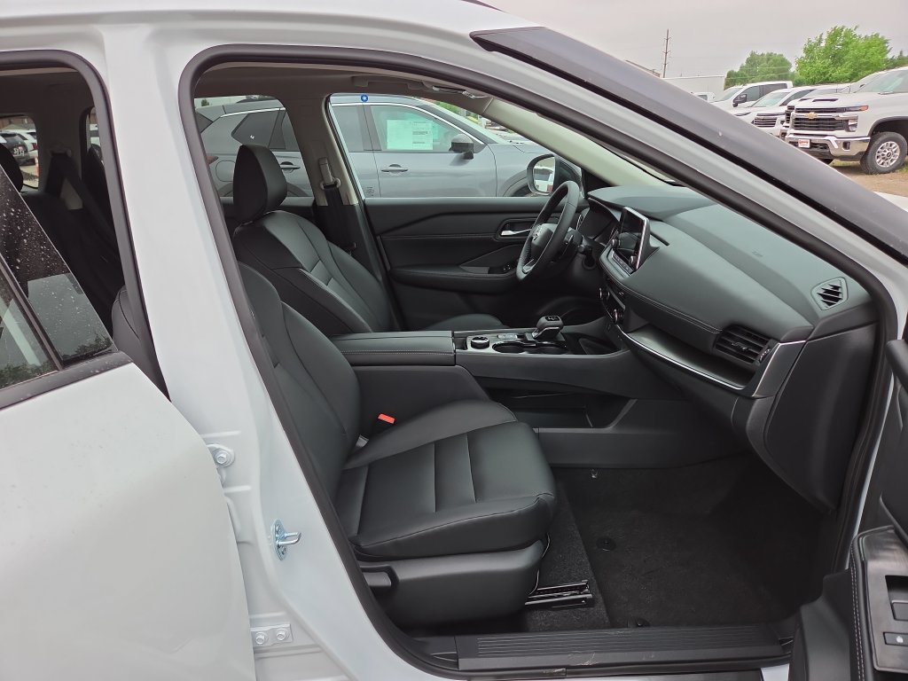 2026 Nissan Rogue Dark Armor - Photo 10