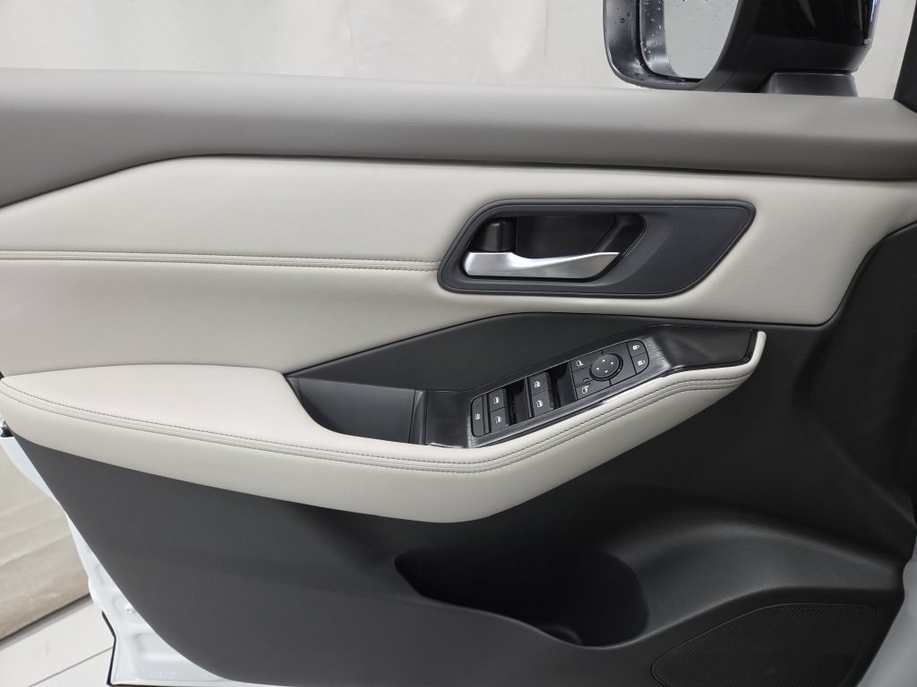 2026 Nissan Rogue Dark Armor - Photo 17