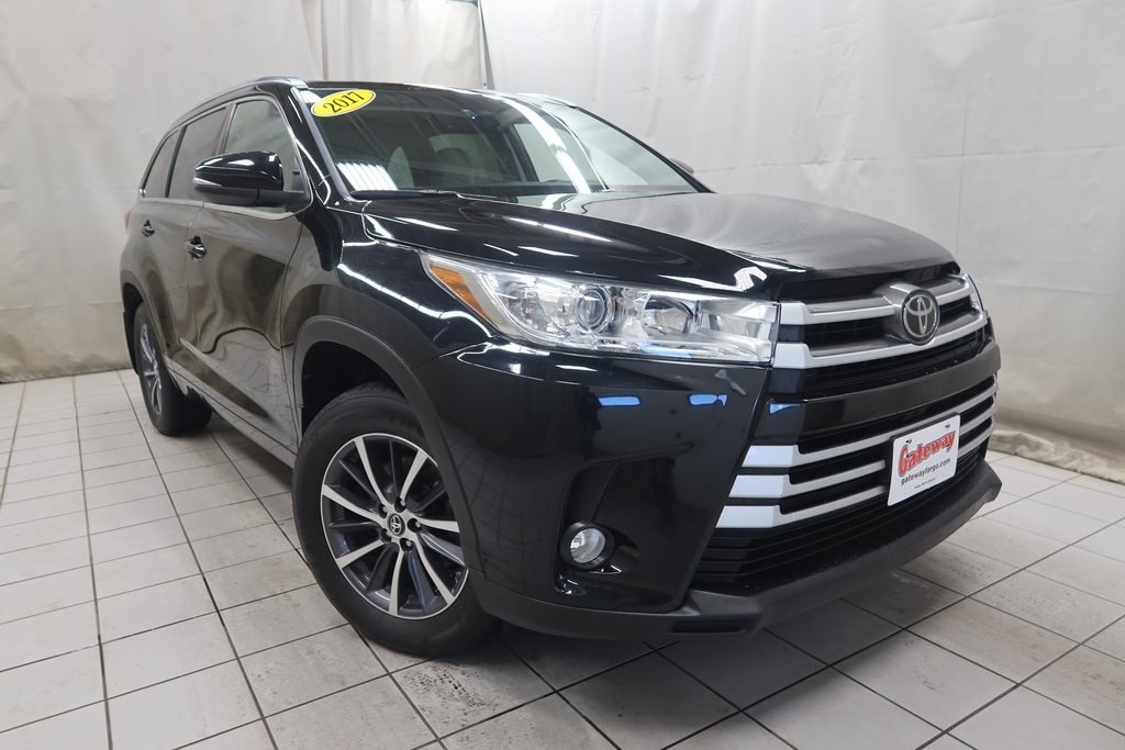 Used 2017 Toyota Highlander XLE V6 SUV