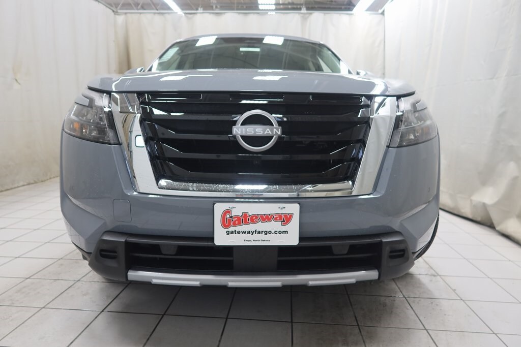 2025 Nissan Pathfinder Platinum photo 4