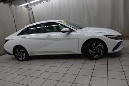 2025 Hyundai Elantra Hybrid Limited Sedan