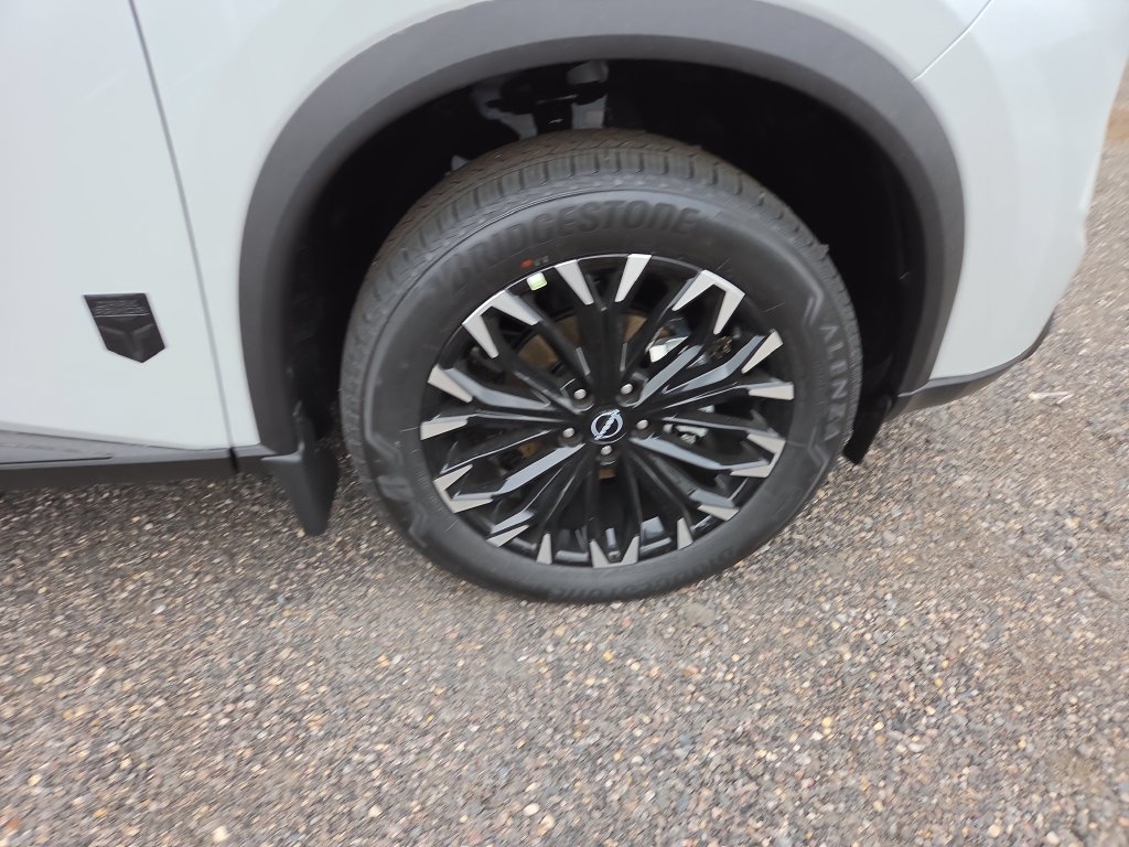 2026 Nissan Rogue Dark Armor - Photo 8