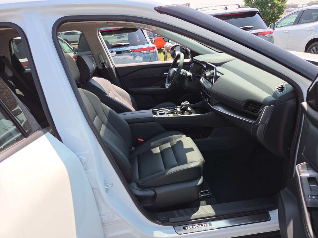 2026 Nissan Rogue Dark Armor - Photo 10