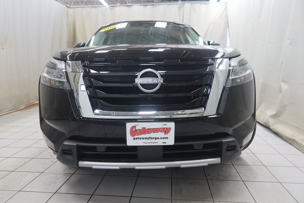 Used 2024 Nissan Pathfinder Platinum SUV