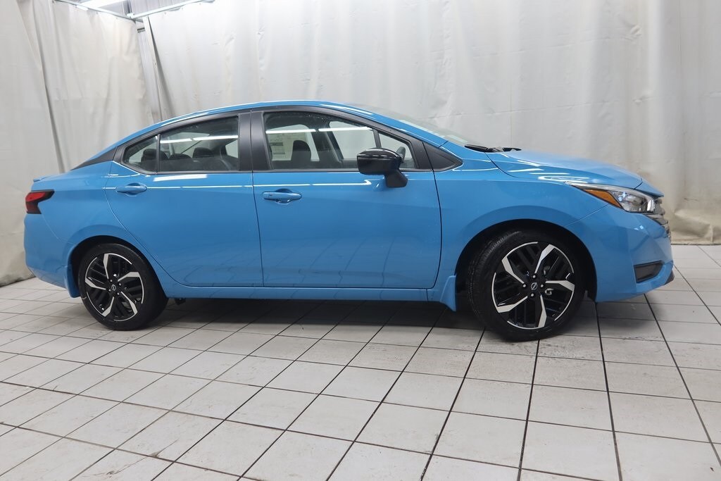 New 2025 Nissan Versa 1.6 SR Sedan