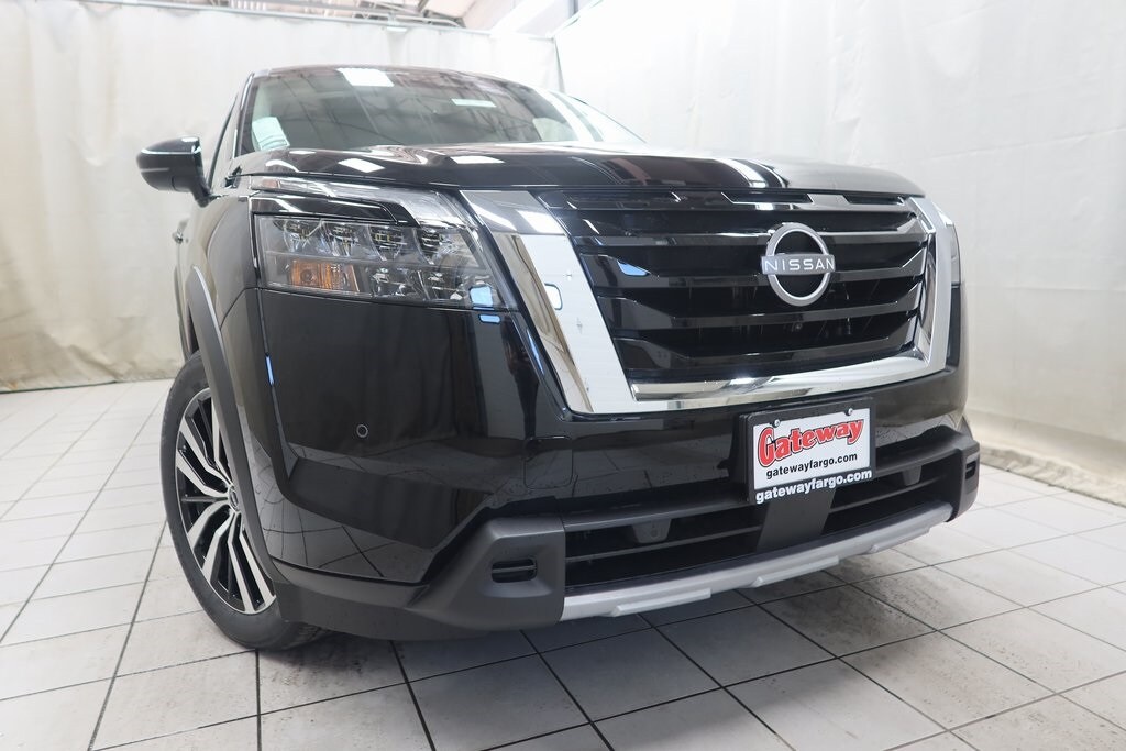 2025 Nissan Pathfinder Platinum photo 2
