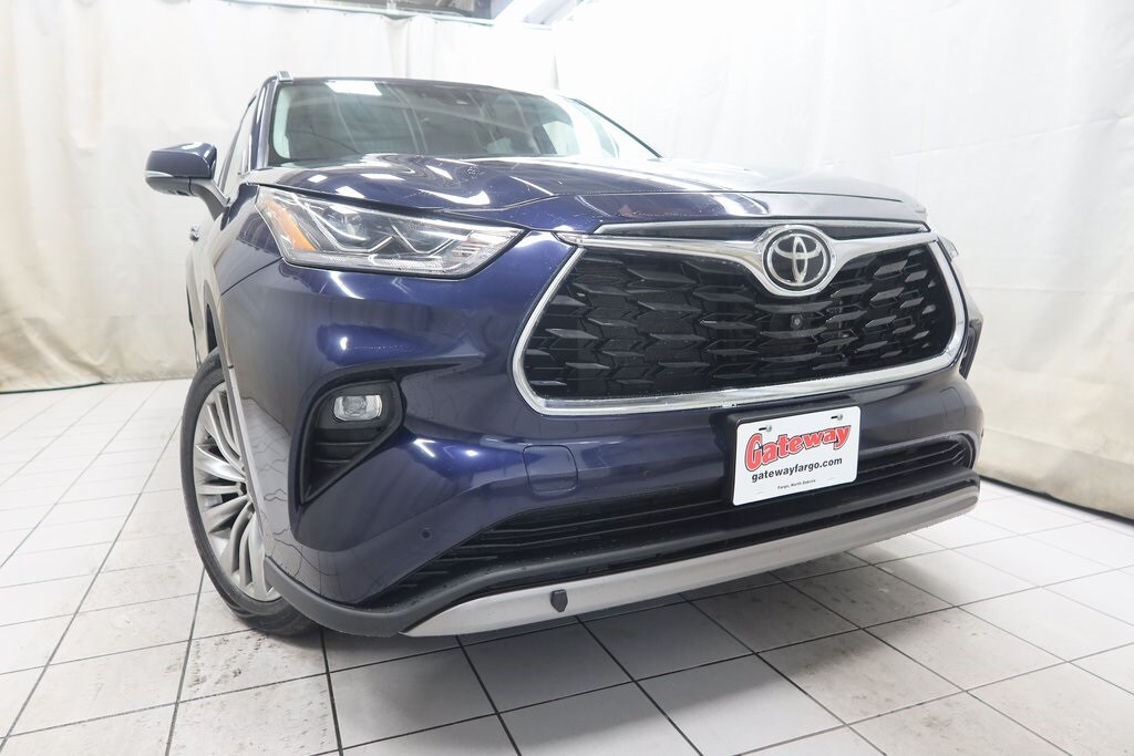 2022 Toyota Highlander Platinum photo 2