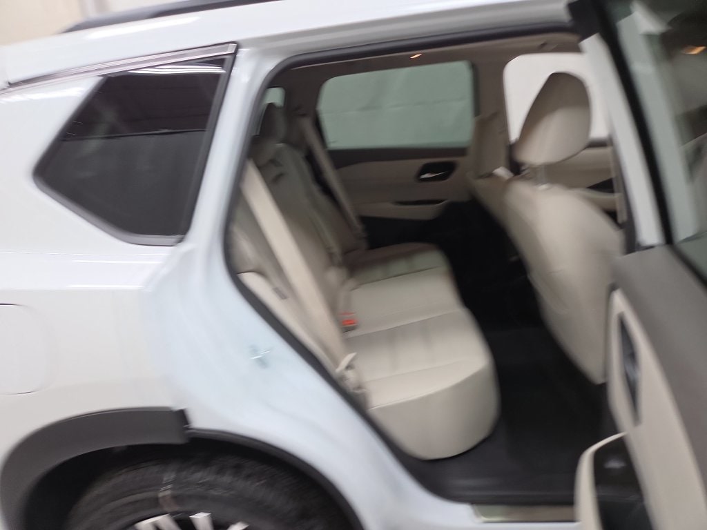 2026 Nissan Rogue Dark Armor - Photo 9