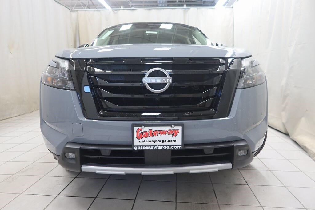 2025 Nissan Pathfinder Platinum photo 4