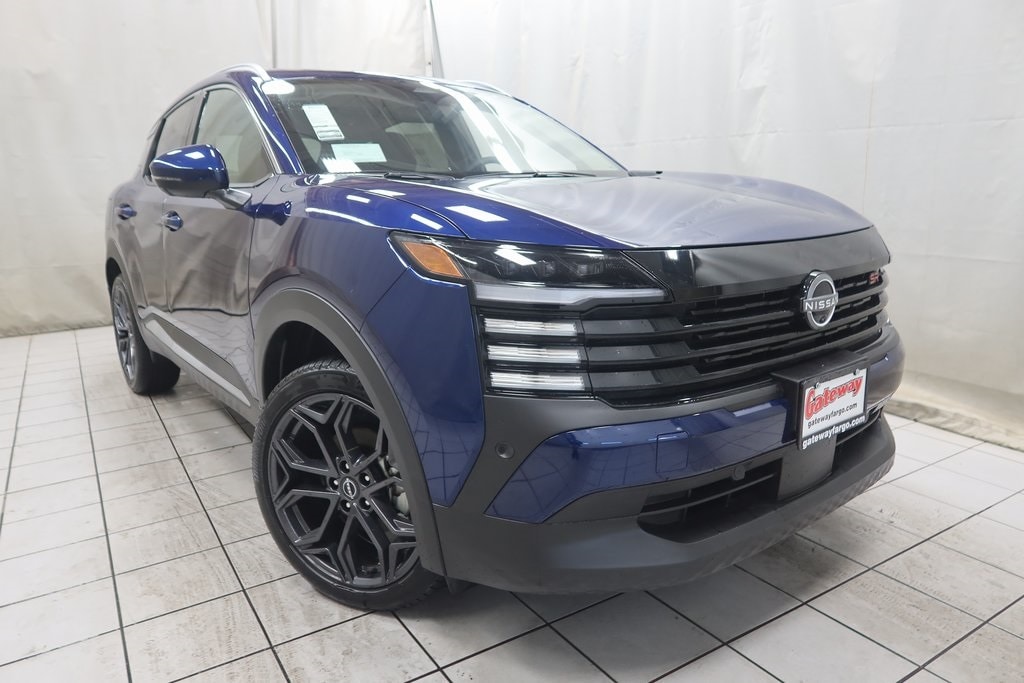 New 2025 Nissan Kicks SR SUV