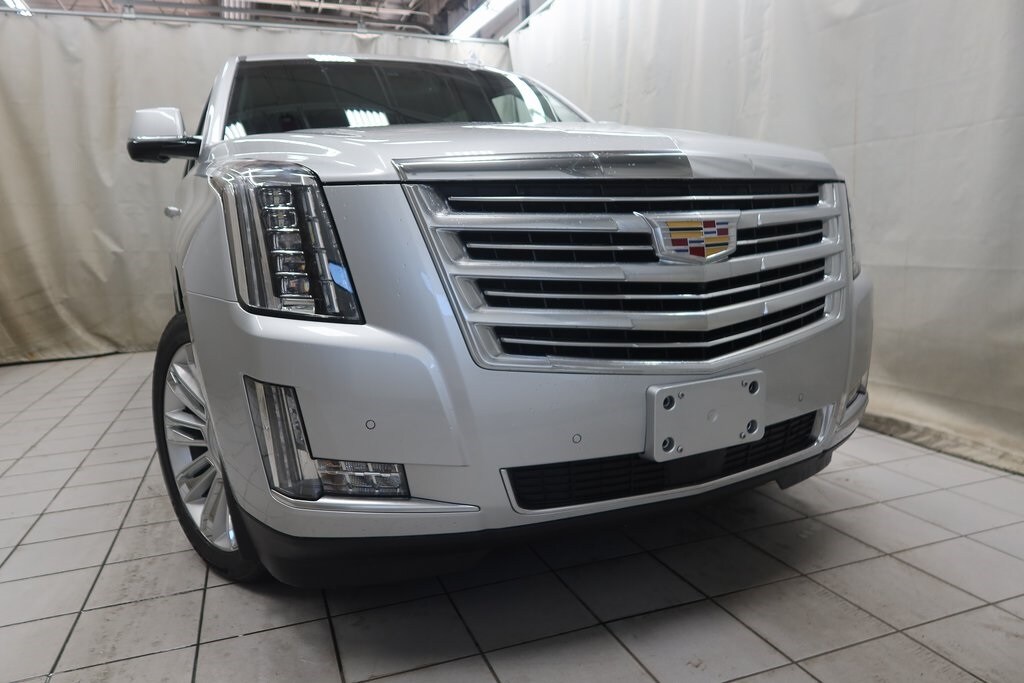 2016 Cadillac Escalade Platinum photo 2