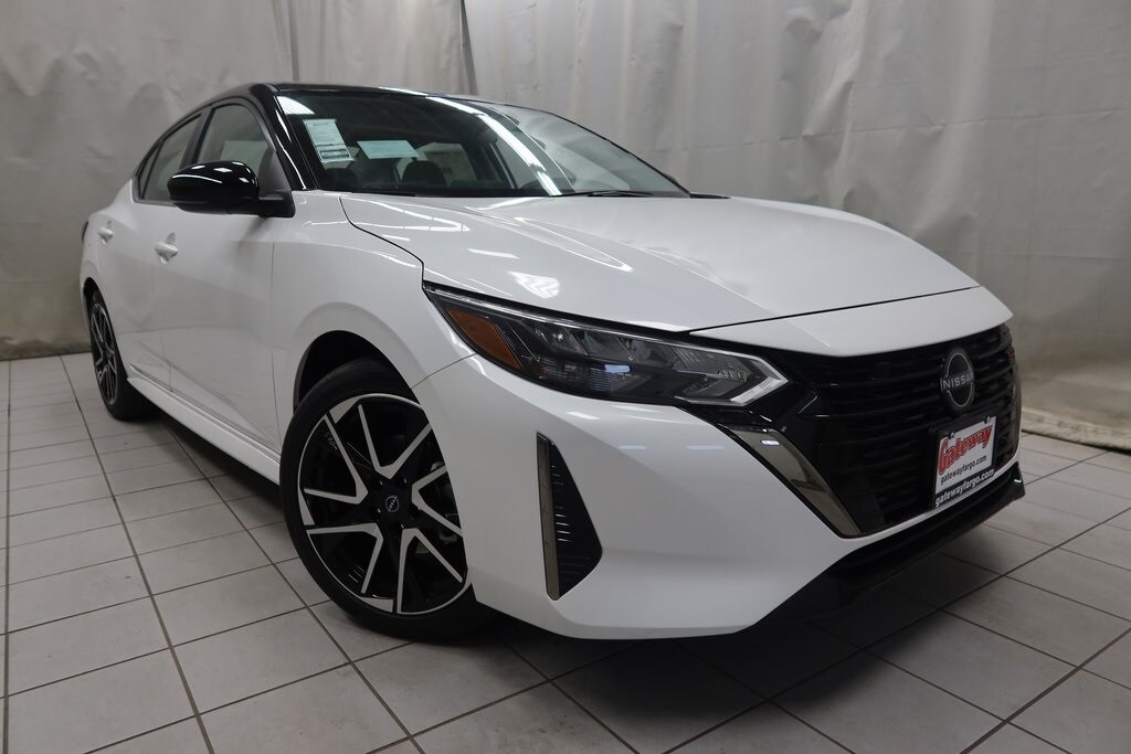 2025 Nissan Sentra SR photo 3