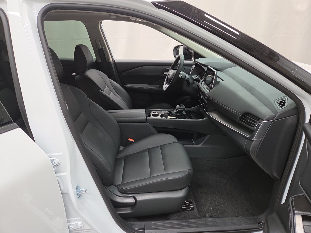 2026 Nissan Rogue Dark Armor - Photo 10