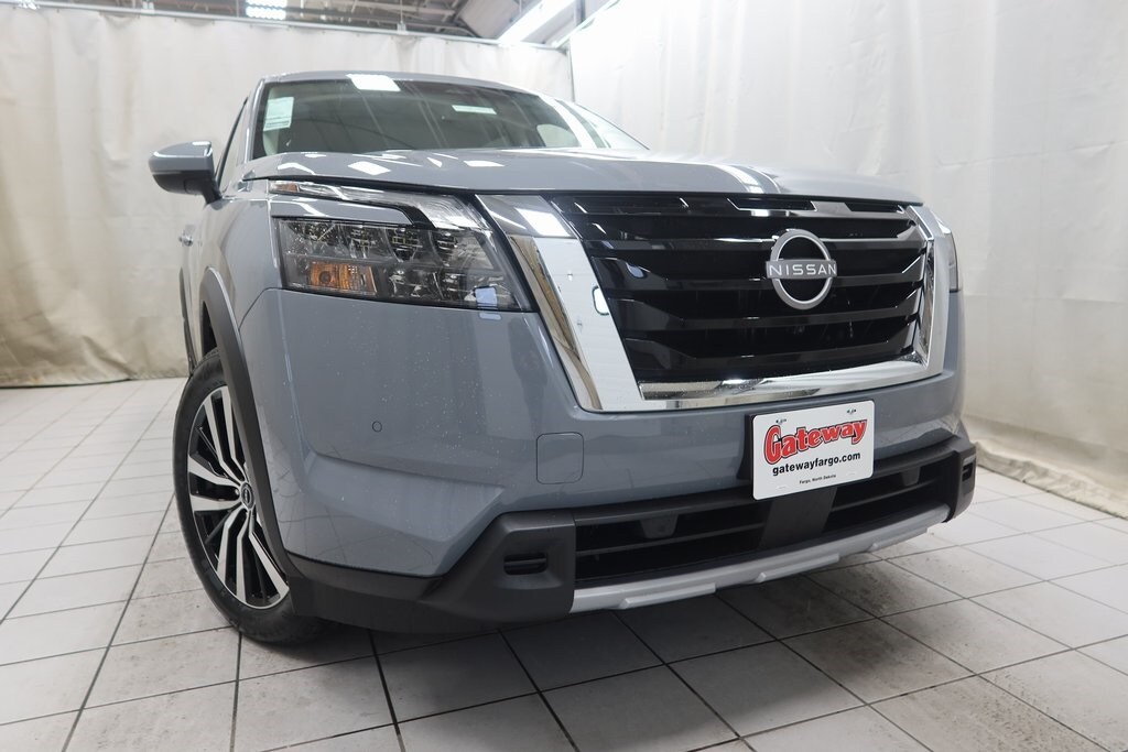 2025 Nissan Pathfinder Platinum photo 2