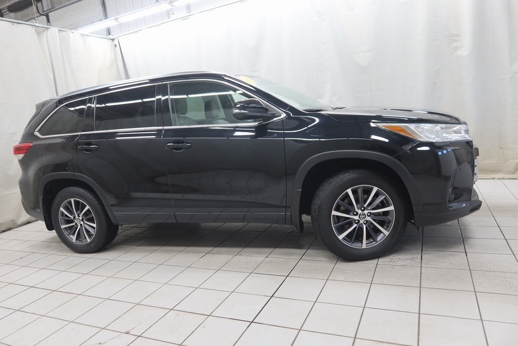 Used 2017 Toyota Highlander XLE V6 SUV