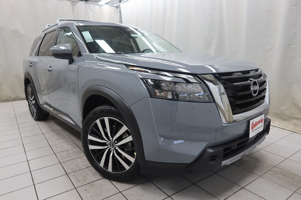 2025 Nissan Pathfinder Platinum photo 3