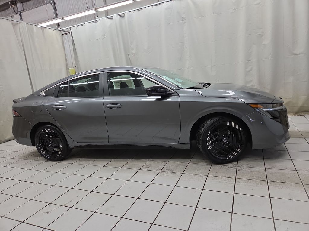 2026 Nissan Sentra SR CVT's photo