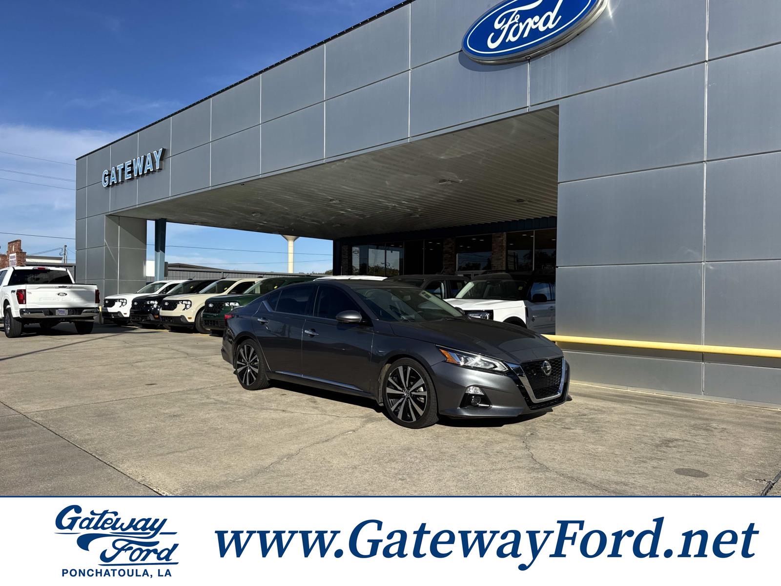 2020 Nissan Altima Platinum's photo