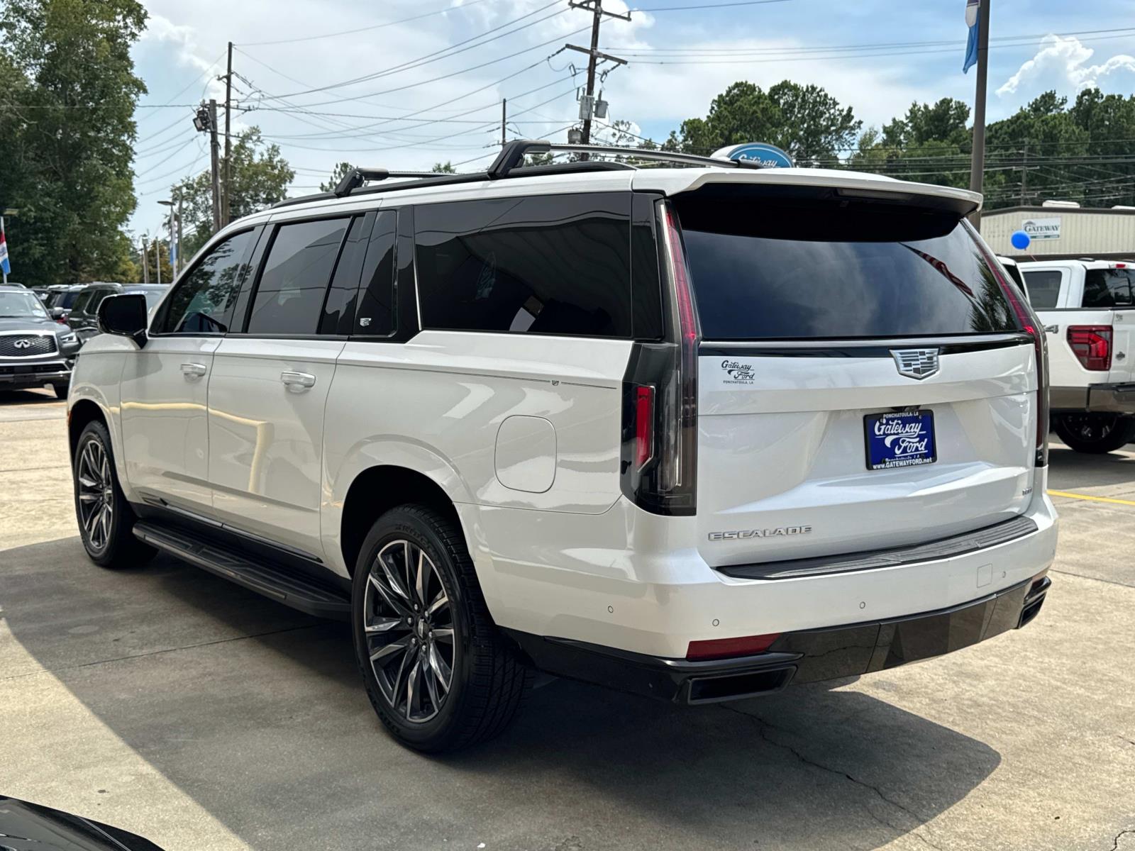 2022 Cadillac Escalade ESV Sport photo 4