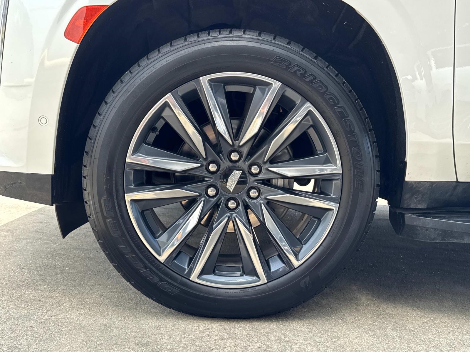 2022 Cadillac Escalade ESV Sport photo 3