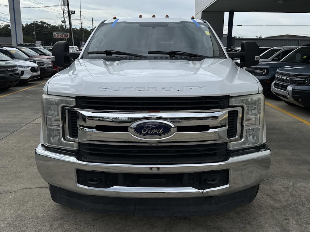 Used 2017 Ford Super Duty F-350 DRW XL 4WD Crew Cab 179 WB 60 CA Crew Cab Chassis-Cab