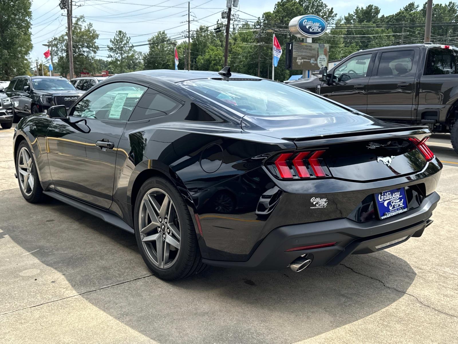 2025 Ford Mustang EcoBoost Premium photo 3