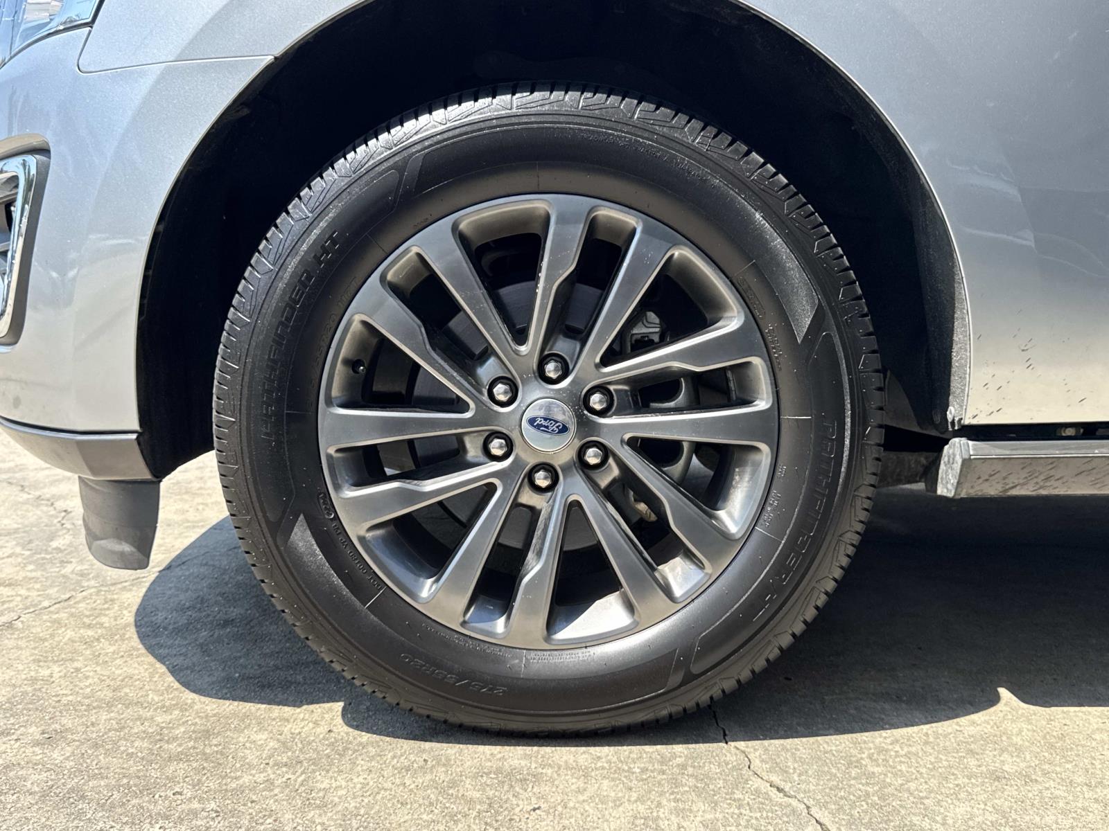 2021 Ford Expedition Limited photo 2