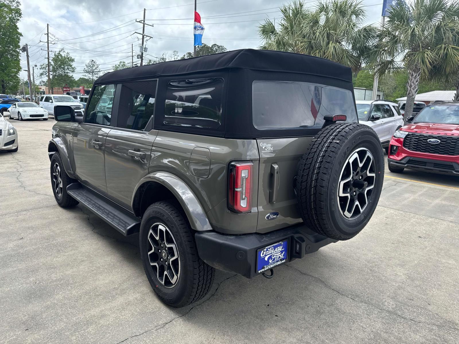 2025 Ford Bronco Outer Banks photo 3