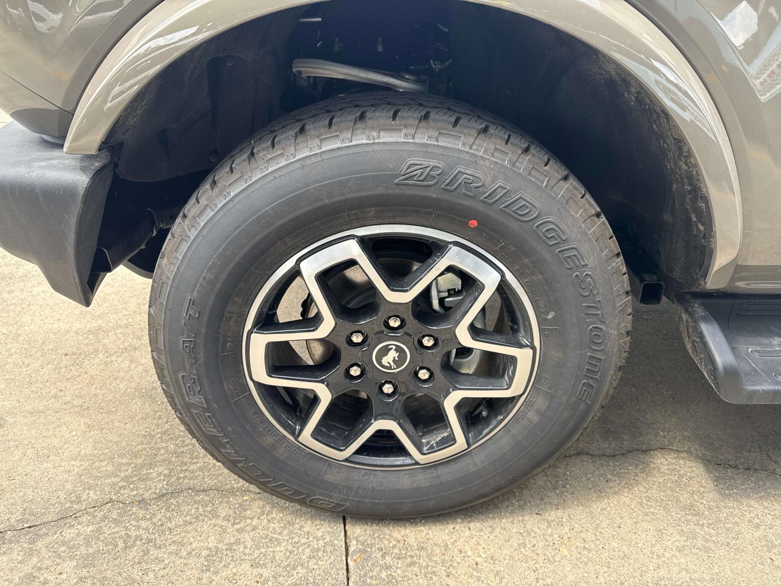 2025 Ford Bronco Outer Banks photo 2