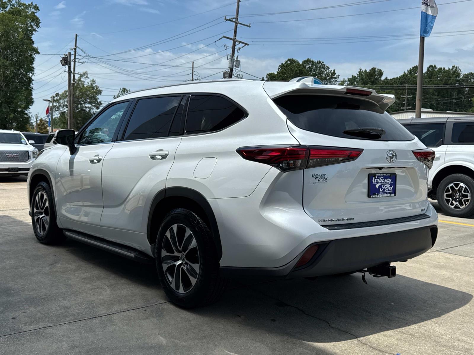2022 Toyota Highlander XLE photo 4