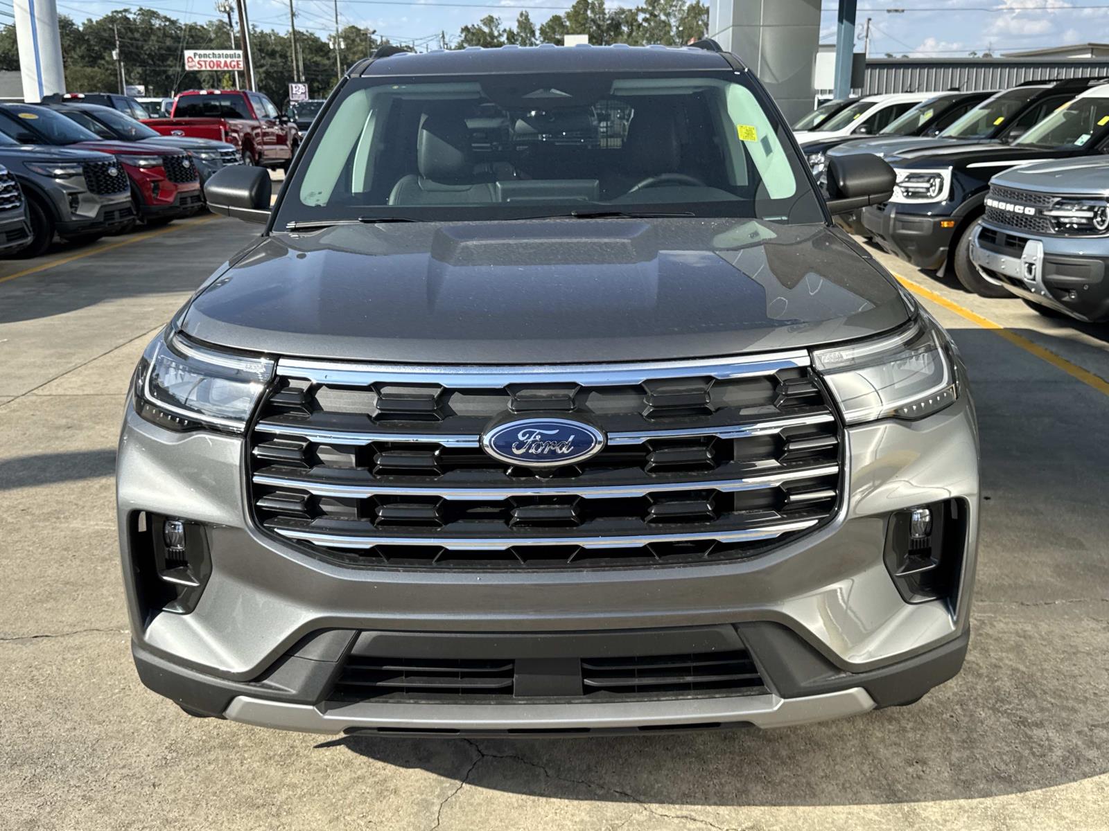 2025 Ford Explorer photo 2