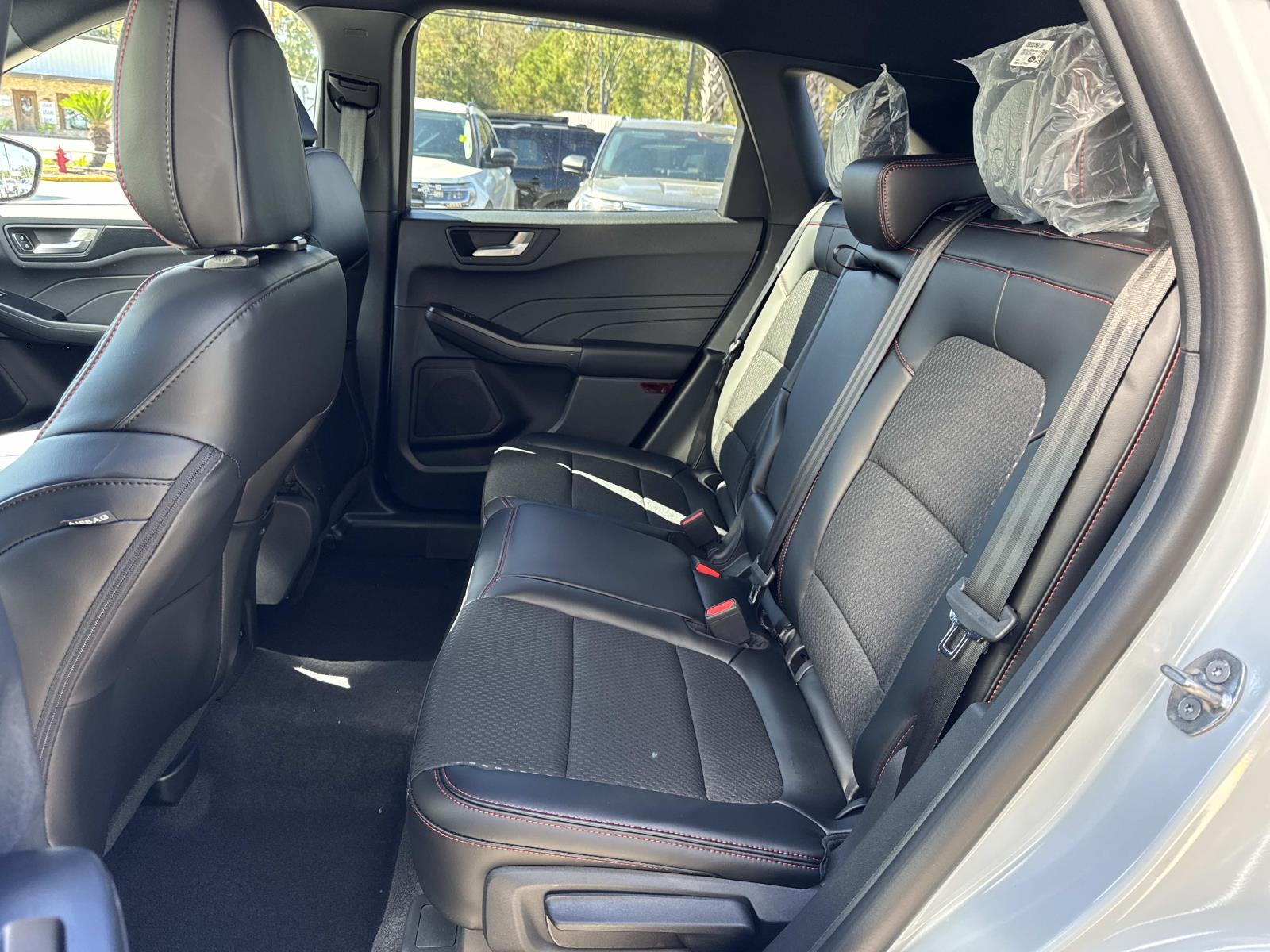 2026 Ford Escape ST-Line photo 4