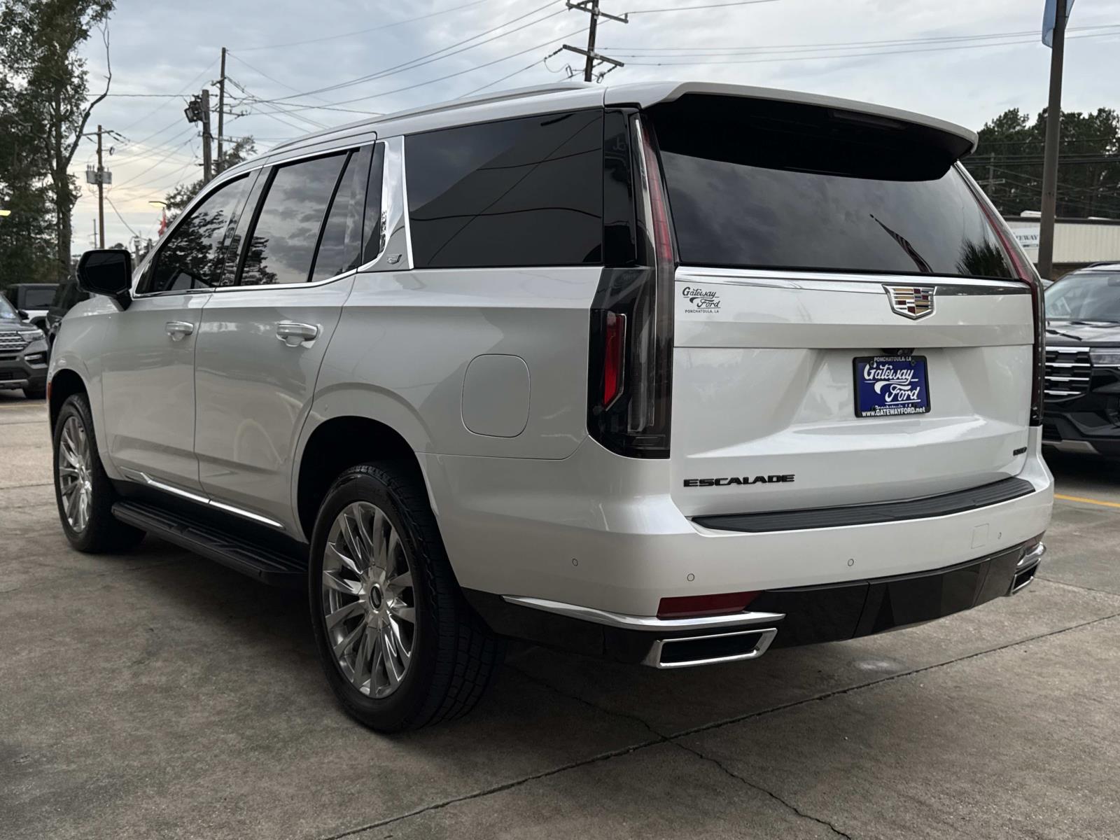 2022 Cadillac Escalade Premium Luxury photo 2