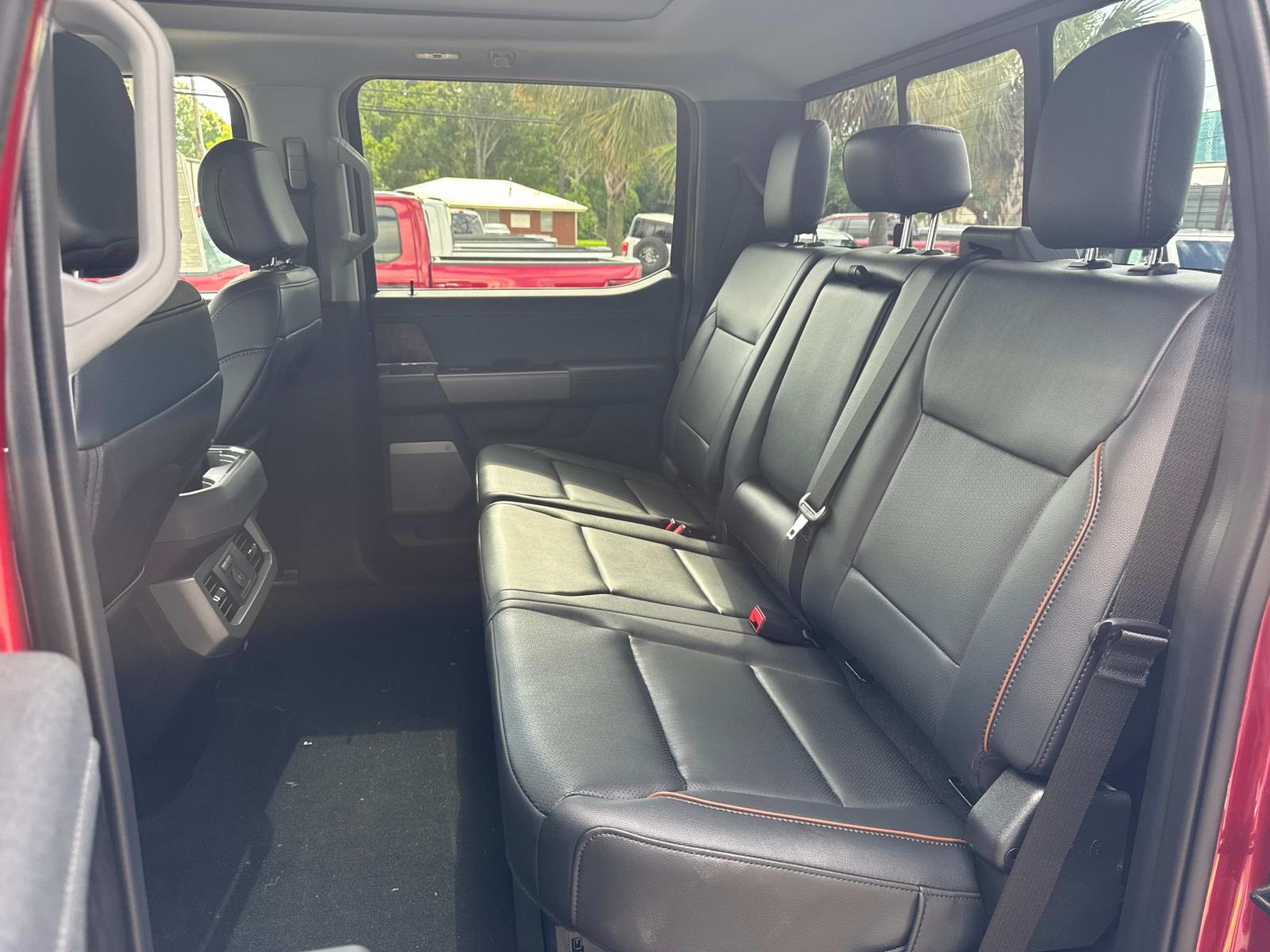 2025 Ford F-250 Lariat photo 4