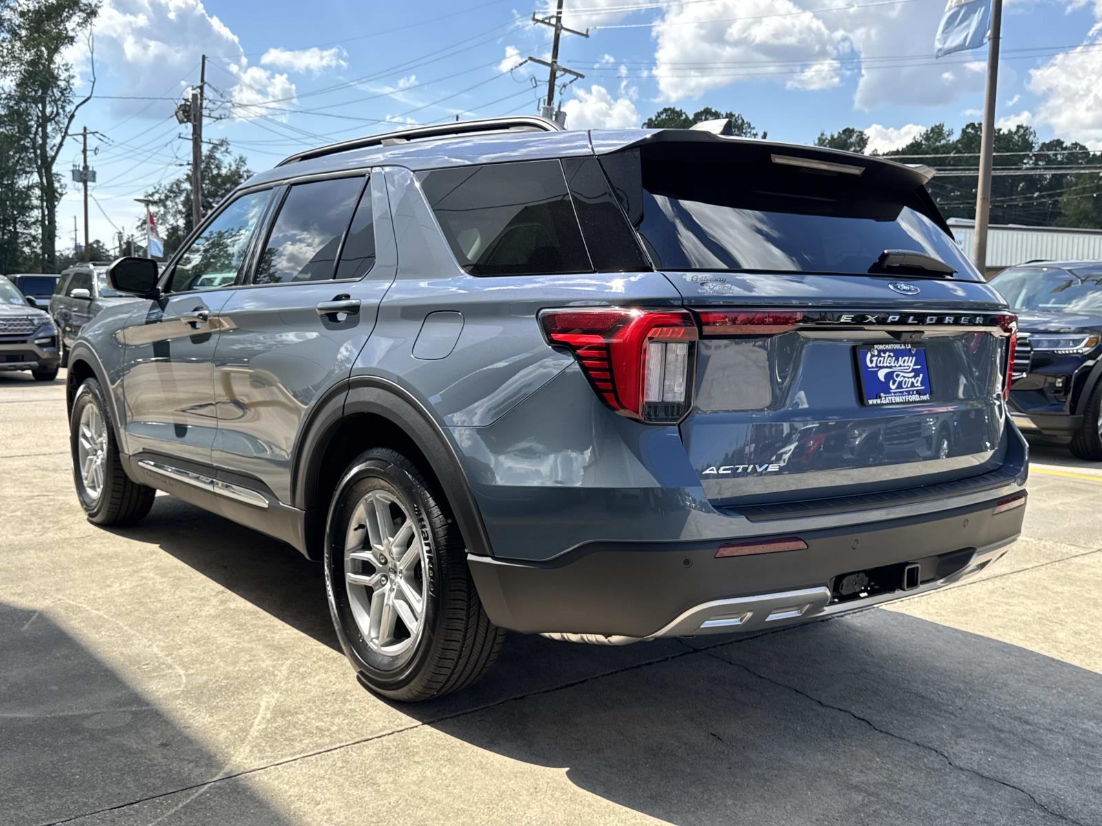 2025 Ford Explorer Sport photo 3