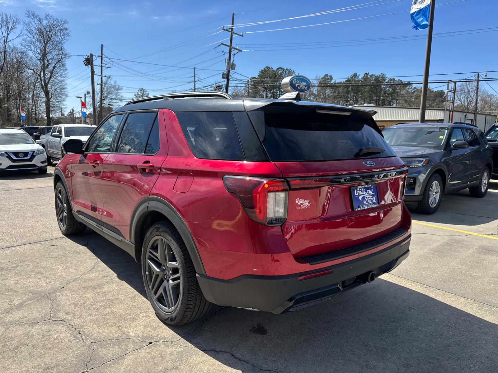 2025 Ford Explorer ST-Line photo 3