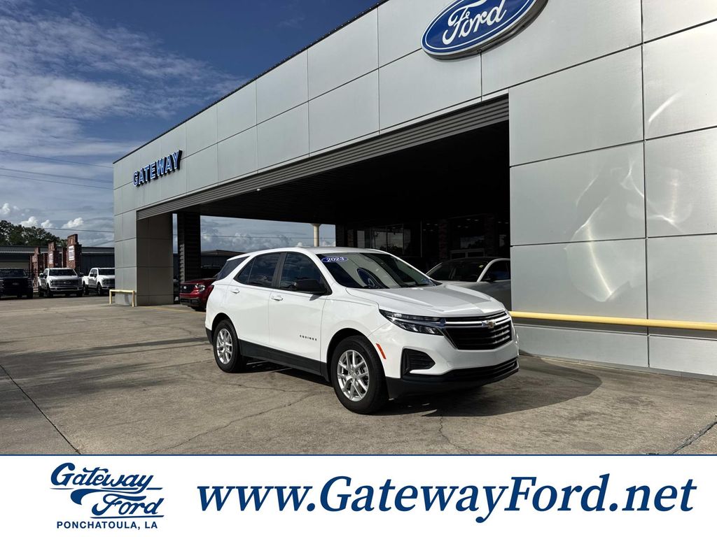 2023 Chevrolet Equinox LS's photo