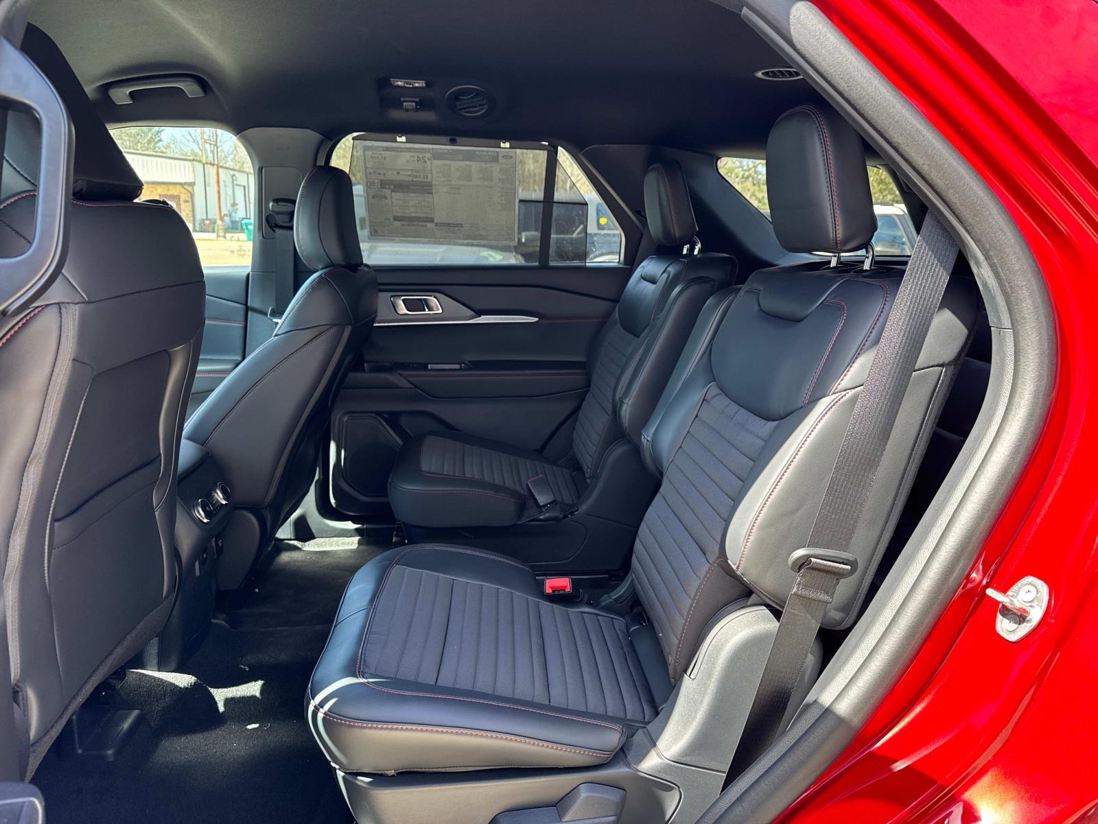 2025 Ford Explorer ST-Line photo 4
