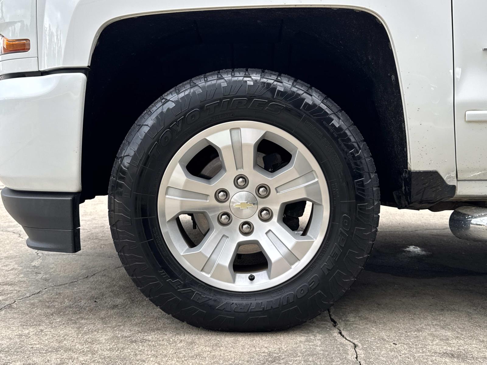 2018 Chevrolet Silverado 1500 photo 2