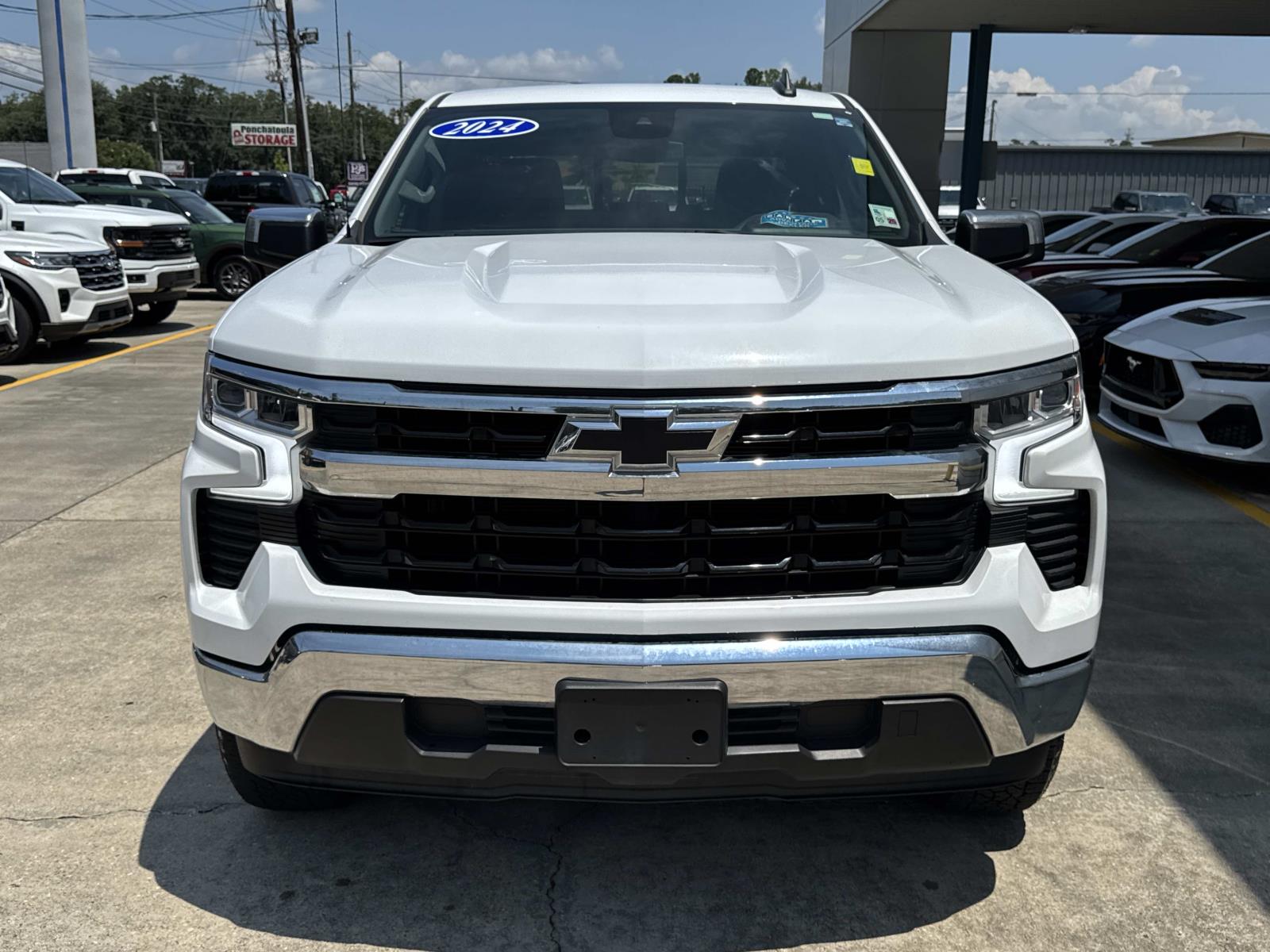 2024 Chevrolet Silverado 1500 LT photo 2