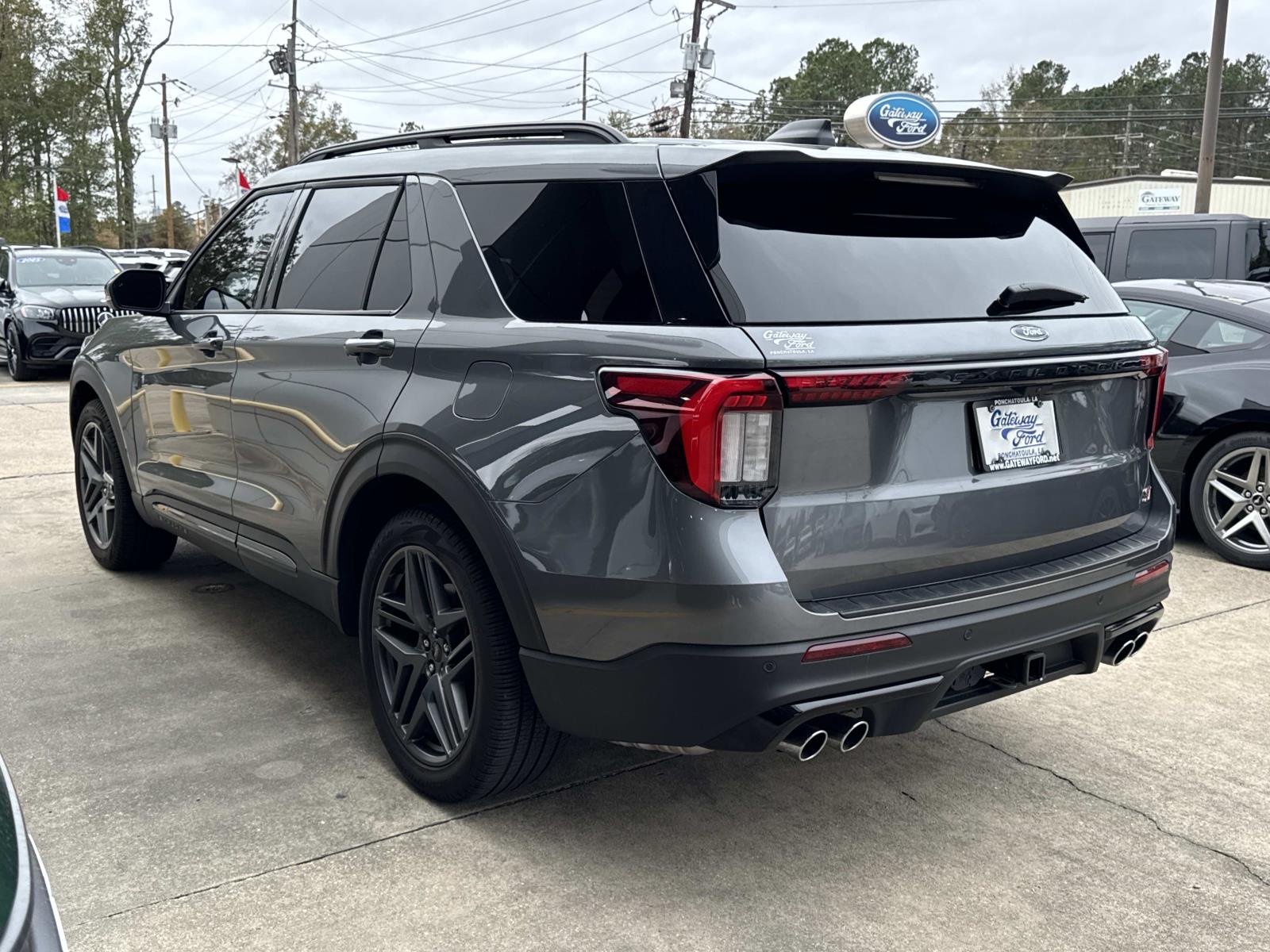 2025 Ford Explorer ST photo 2