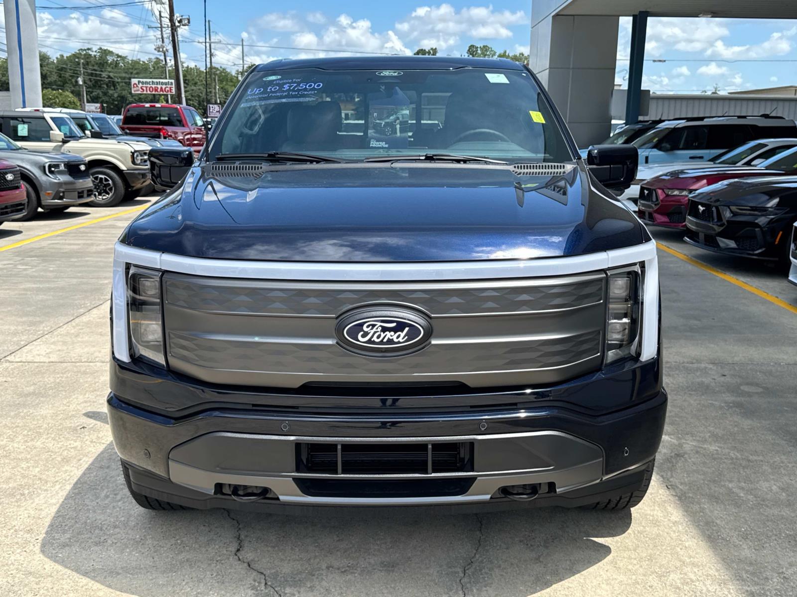 2025 Ford F-150 Lightning Lariat photo 2