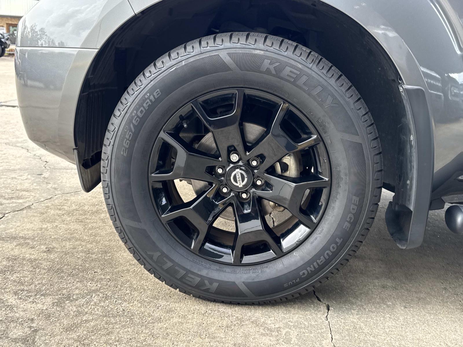 2020 Nissan Frontier SV Crew Cab photo 3